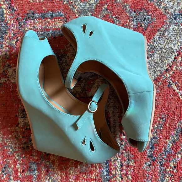 ModCloth peep toe wedge heel - Picture 2 of 3